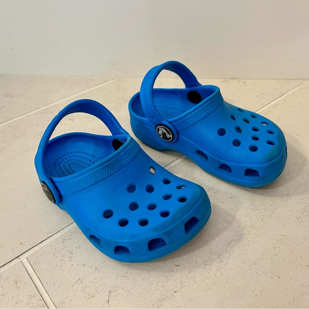 CROCS Kids Vibrant Blue Sandals
